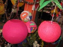 Nih buat kamu2 yg bingung luntang gak ada kerjaan, mending lilit2 benang kasih lampu lalu jual. Kerajinan Unik Terbuat Dari Benang