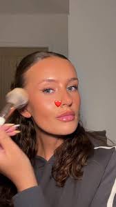 Happy Tuesday! 🧡 Products: @Weleda UK Skin Food Light @PLOUISE Bronze...