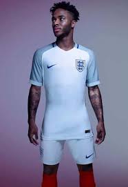 Tous nos vente maillot foot, fournir presque tous les types maillot, vous trouverez le nouveau maillot angleterre coupe du monde 2018. Les Maillots De L Angleterre Pour L Euro 2016 Par Nike