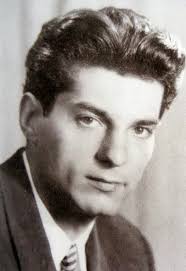 Victor rebengiuc este un actor de teatru si film din romania, absolvent al institutului de arta teatrala si cinematorgrafica din bucuresti. 21 De Ani FÄƒrÄƒ Silviu StÄƒnculescu S A CÄƒsÄƒtorit La 25 De Ani Cu O ColegÄƒ De Liceu Click Mobile