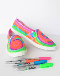 Be sure to do the colors in the same order if you buy a kit. How To Tie Dye Shoes With Sharpies Simply Bessy