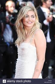 Repérée dans l'émission the voice, louane emera est une passionnée de musique, mais pourrait également bouleverser les spectateurs avec son premier rôle au cinéma ! Louane Stockfotos Und Bilder Kaufen Alamy