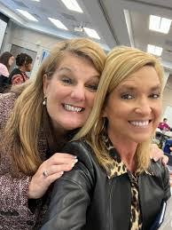 Lisa Peele's Instagram, Twitter & Facebook