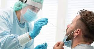 Hitri test opravimo s preprostim, minimalno invazivnim in testirancu prijaznim brisom nosne sluznice do globine cca 2 cm. Cuyeh7ncftviom