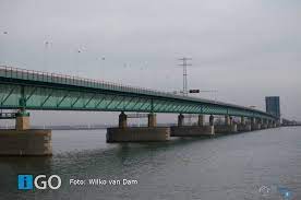 Hij is met ernstig letsel in het ziekenhuis opgenomen. Igo Nieuws Actueel Vanaf 26 Juli 2021 Maximaal 50 Km H Op De Haringvlietbrug A29