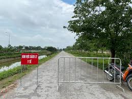 Bác sĩ này có lịch trình rất phức tạp, di chuyển nhiều và các trường hợp f1 ở rất nhiều. Suyrpuiebxrufm