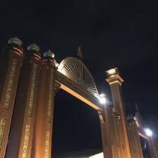 Lebuh raya bersambung lagi hingga ke maran, gambang dan kemudian ibu negeri kuantan. Photos At Gerbang Sultan Ismail Petra 1 Tip From 1538 Visitors