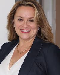 Cynthia Pratt's Instagram, Twitter & Facebook