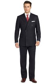 .horizontale, un boutonnage croisé et une veste croisée qui descend visuellement la ligne de taille l'entoilage sert à donner certaines caractéristiques esthétiques au costume (le roulé du revers par. Comment Choisir Un Blazer Croise