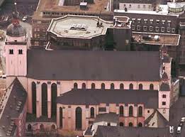 Zwischen 1330 und 1370 wurde die klosterkirche auf einem zwölfeckigen grundriss im stil der gotik errichtet und am 5. Weihnachtsgottesdienst Dw Radio Dw 23 12 2004