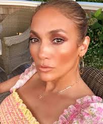Coleção de ✨ • última atualização há 2 dias. Jennifer Lopez To Launch Beauty Bw Confidential