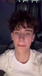 lucas 🫟 (@lucas.burton07)