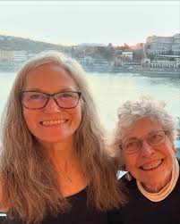 Bye-bye, Budapest! Last day and sunset… thanks for allowing me to share  this special trip with you! And my wonderful travel companions. ❤️❤️❤️