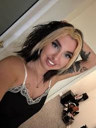 Can anyone please unblur this photo? Thank you in advance ☺️