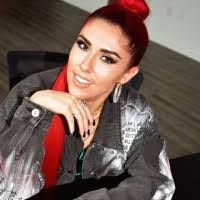 Danielle Finnerty's Instagram, Twitter & Facebook