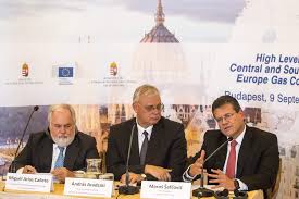 A kormánypártok szerint érd polgármestere egyszemélyes diktatúrát vezetett be a településen. Canete Miguel Arias Sefcovic Maros Aradszki Andras Daily News Hungary