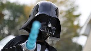 Hubungan adam dan nur semakin dekat, tetapi pertumbuhan spiritual nur tidak diapresiasi oleh ibunya dan marzuki, muncikarinya. Darth Vader Hatte Nur 34 Minuten Screen Time In Episode Iv Vi Gillyberlin