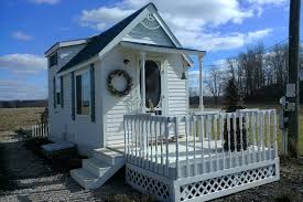 Michelle 39 S Pawsitively Tiny House More Pictures Modern Tiny House Building A Tiny House Tiny House