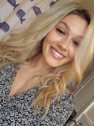 Shelby Carson's Instagram, Twitter & Facebook