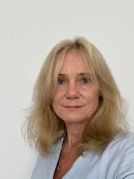 Amanda Wanless's Instagram, Twitter & Facebook