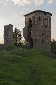 It's a desirable place to live for locals and of interest to visitors for its 19th century architecture and hodgepodge of cafes, restaurants and specialty shops, parks and a castle. Photo Gallery Of Neuhausen Castle In Vastseliyna