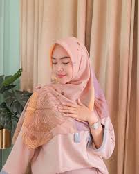 Adik dari oki setiana dewi ini berhasil mengukirkan namanya sebagai. I Regret Nothing Indonesian Youtube Star Ria Ricis Rise To The Top Nestia