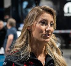 Leah Stewart's Instagram, Twitter & Facebook