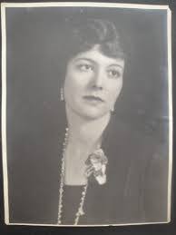 Iris Stuart's Instagram, Twitter & Facebook