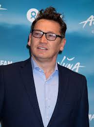 In order to see this content you need to have both javascript enabled and flash installed. Ex Eastenders Star Sid Owen Smashes Out His Teeth After Freak Accident In Thailand Ra Apparel