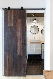 Apres Travaux Une Porte Coulissante Dessert La Salle De Bains Depuis La Cuisine Porte Salle De Bain Salle De Bain Salle De Bains Moderne