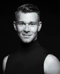 Jonnie Cox's Instagram, Twitter & Facebook