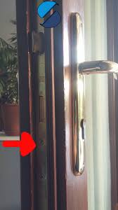 Cambiare la chiavi della serratura del proprio appartamento è certamente lecito nel caso in cui, a viverci, sia solo il proprietario; 5x Come Sostituire Il Cilindro Di Una Serratura Guida