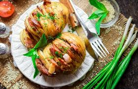картошка с беконом и сыром в духовке рецепт с фото Kartoshka Garmoshka S Kopchenym Bekonom I Syrom Zapechennaya V Duhovke Vkusnejshij Recept Eda Kartofel S Bekonom I Syrom Osnovnye Blyuda