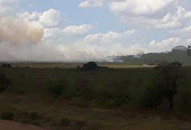 Hay una carpeta rota,viejas fotos, sucias hojas, escritas con sudor. Acq97lvzoc6m0m