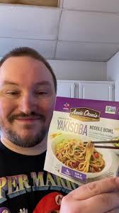 Annie Chun’s Japanese-Style Yakisoba Noodle Bowl #fyp #foryou #foodreview  #anniechuns #noodles #yakisoba