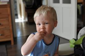 L' acqua è l'ideale, soprattutto se viene aggiunto il succo di un limone o un po' di zucchero. Cosa Dare Da Mangiare A Un Bambino Con La Diarrea Bambini E Diarrea