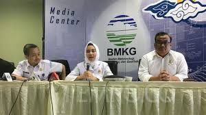 Sementara badan meteorologi klimatologi dan geofisika (bmkg) memperkirakan puncak hujan akan terjadi pada bulan desember. Bmkg Pasang 6 Sensor Khusus Pantau Aktivitas Gunung Anak Krakatau Nasional Tempo Co