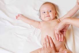 Babymassage ab wann in meinem heutigen video kläre ich mit dir die frage ab wann du mit der babymassage beginnen. Harmonische Baby Massage Nach Walter Baby Massage Babypflege Praktisches Baby Swissmom Ch