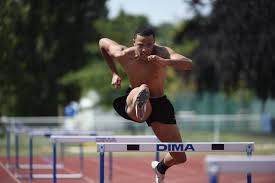 Il a dominé ses adversaires tout au long de l'été, et son record du monde. Sasha Zhoya Etablit Un Nouveau Record Du Monde Cadets Sur 110 M Haies En 12 87 L Equipe