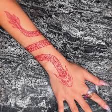 Evan Weidner Auf Instagram Dragon Wrap On Nikita Dragun Evantattoo Ev Tatowierungen Drachen Tattoo Arm Henna Tattoo Vorlagen