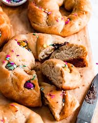 It bakes up incredibly soft and sweet, and reminded my children of in the middle of each bread ring, gently place an easter egg, making an indentation with the egg. My Favorite Pane Di Pasqua Italian Easter Bread The Banana Diaries