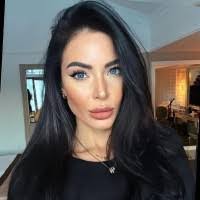 Bella Stevens's Instagram, Twitter & Facebook