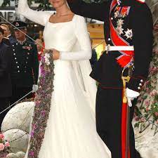 Fashion wedding gowns from the most popular bridal designers here. 36 Royal Wedding Bouquets Throughout History