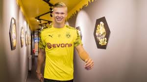 Haaland has 9 goals out of the 29, which have been scored in the top half of goal which is over 30%. Erling Haaland S Wink To Lionel Messi And Barcelona Football Espana