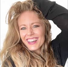 Shelby Clement's Instagram, Twitter & Facebook