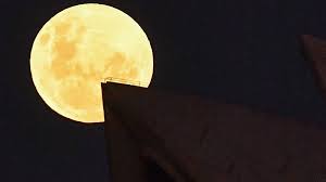 The moon pulls the oceans up and down as it revolves around the earth but it will soon wobble in a way. 7acebwnpsrailm