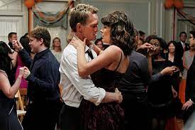 Barney stinson is one of five main characters on how i met your mother. How I Met Your Mother Premiere Barney And Robin Get Groovy Sheknows