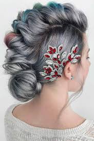 The curly, looped faux hawk for women you see in this picture is exquisite and detailed enough for your big day. 36 Looks With A Faux Hawk For The Bold Lovehairstyles Com
