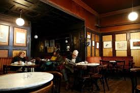 Die Kaffeehauskultur Als Wiener Tradition Ende Des 19 Bis Zum Anfang Des 20 Jahrhunderts Erlebte Sie Die Blutezeit Mi Kaffeehaus Wiener Kaffeehaus Wien Cafe