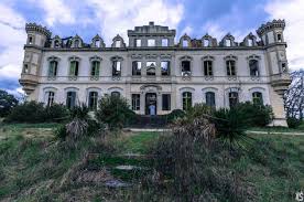 Chateau Abandonne De Valgros Frontenac Bram Chateaux Abandonnes Demeures Abandonnees Maison Abandonnee